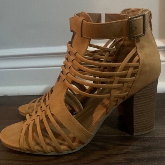 High heels - Picture 2 of 3